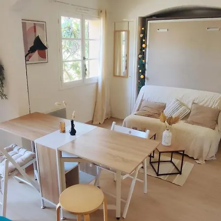 Proche Avec Piscine
